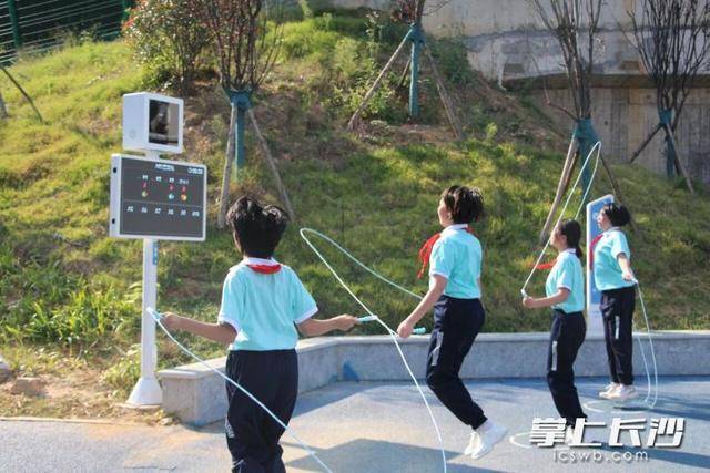 原創(chuàng)郡谷中學(xué)揭牌專項研究點，深耕身心健康教育