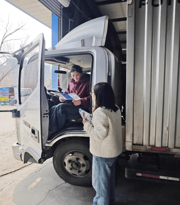 恒安標(biāo)準(zhǔn)人壽濟(jì)寧中支走進(jìn)快遞站送服務(wù)，護(hù)航新就業(yè)群體金融安全