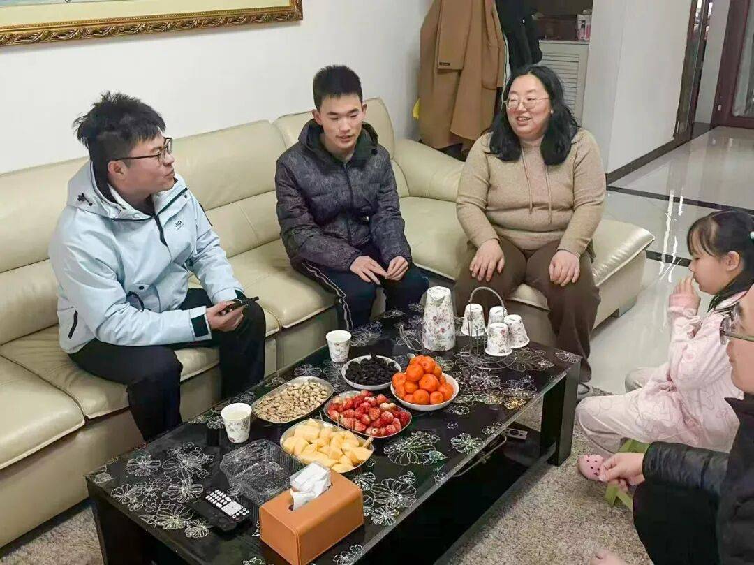 以溫情守護(hù)成長，石家莊精英中學(xué)開展家訪活動(dòng)