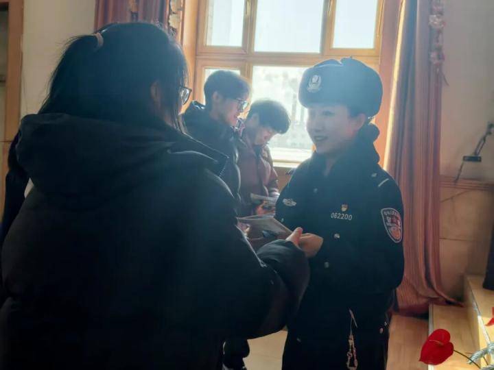 大慶交警深入中學(xué)開(kāi)展交通安全宣傳活動(dòng)