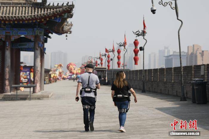 西安城墻景區(qū)“上新”科技產(chǎn)品 豐富游客游玩體驗(yàn)