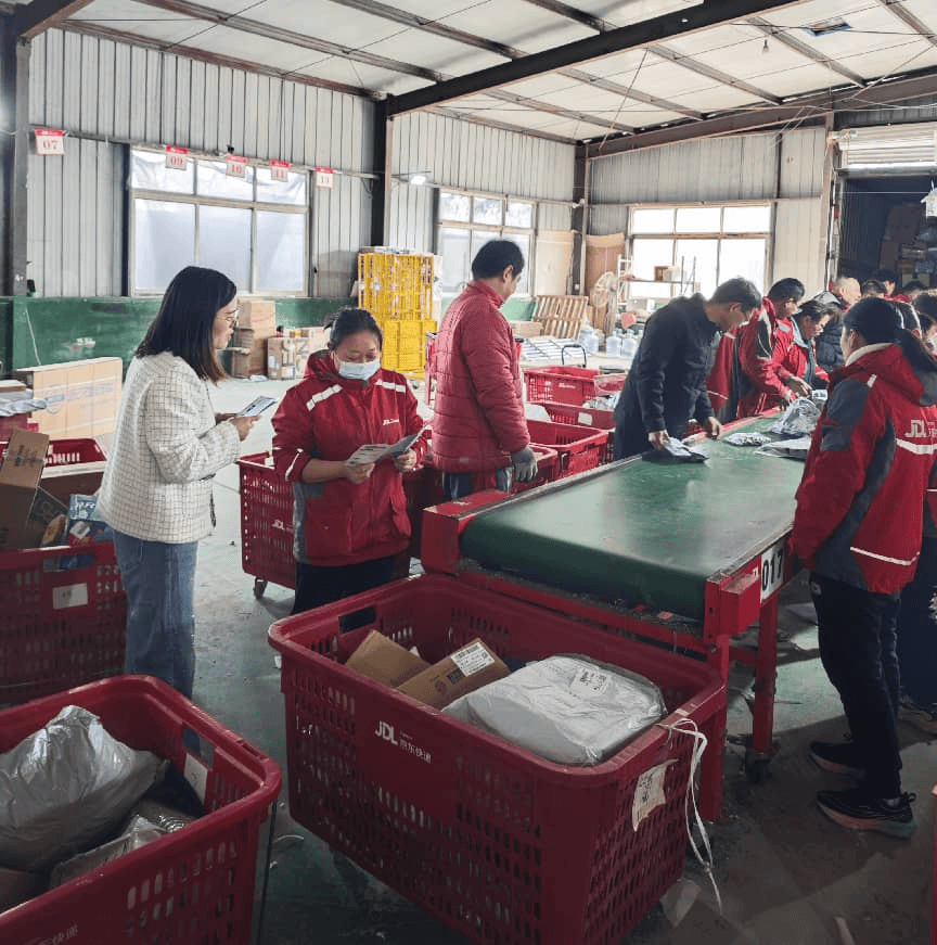 恒安標(biāo)準(zhǔn)人壽濟(jì)寧中支走進(jìn)快遞站送服務(wù)，護(hù)航新就業(yè)群體金融安全