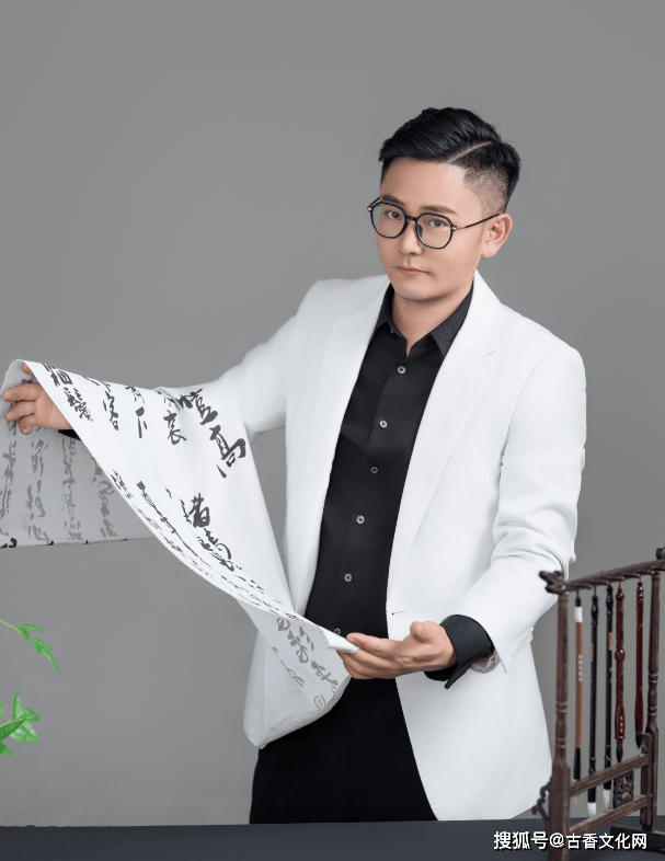 “以顏立骨，以魏取勢”——余觀水大字書法探索