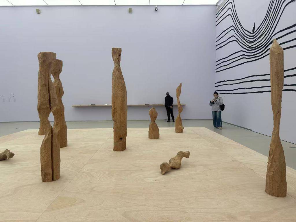 上海雙年展落幕前迎來觀展熱潮，女性藝術敘事令人矚目