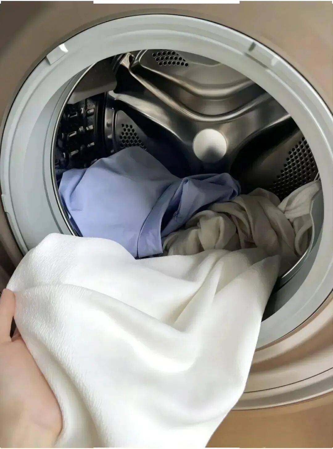 衣服不管染上什么，用這招都能洗掉！必須收藏~