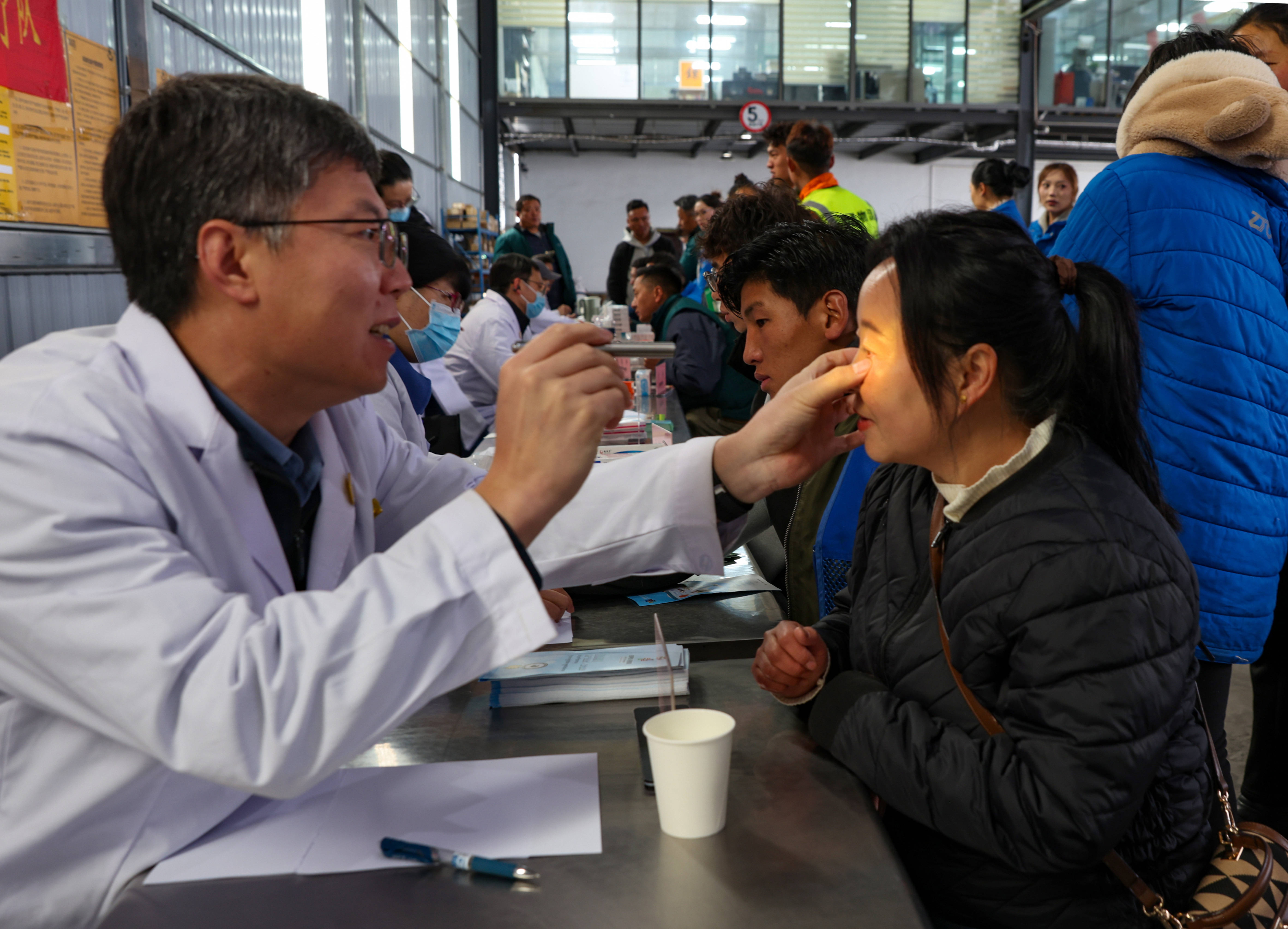 北京援藏醫(yī)療隊(duì)為拉薩快遞從業(yè)人員義診