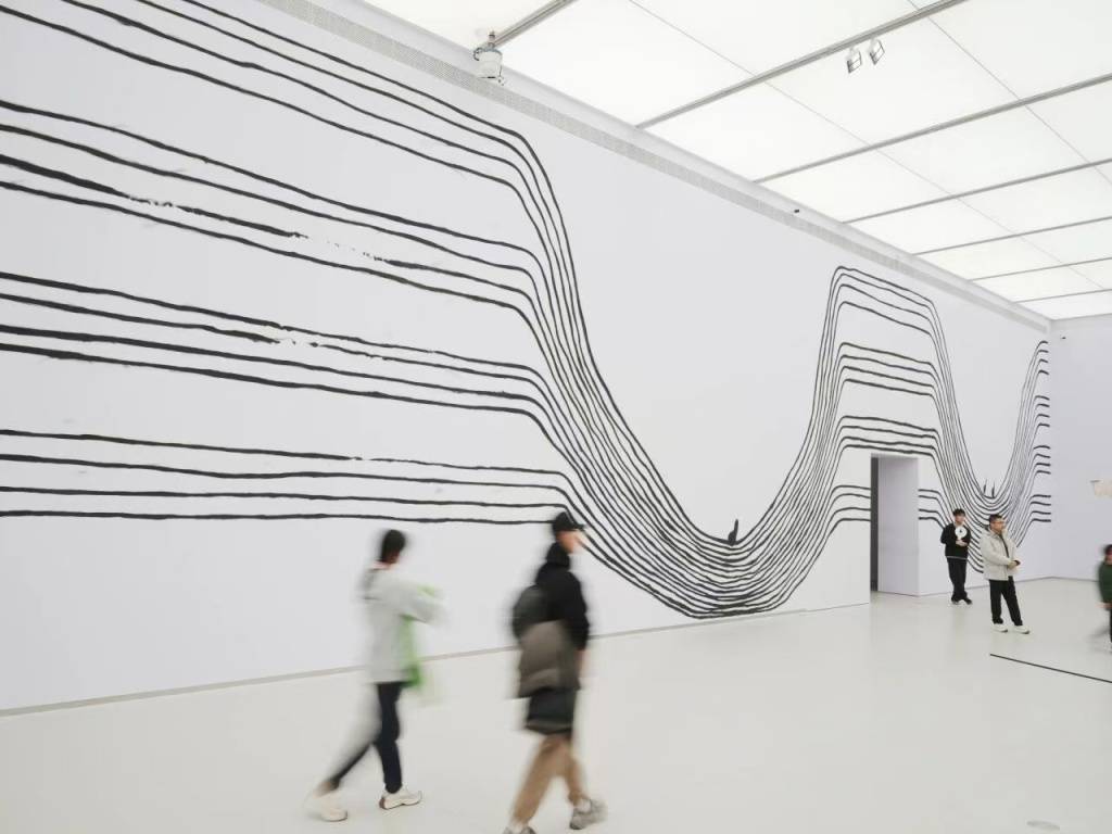 上海雙年展落幕前迎來觀展熱潮，女性藝術敘事令人矚目