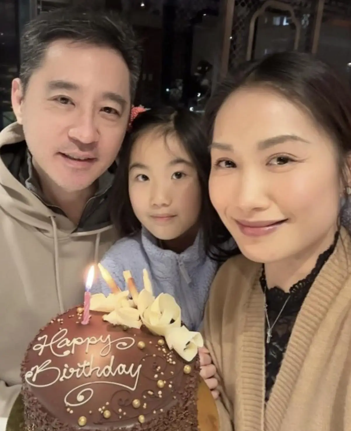 原創(chuàng)50歲港姐袁彩云宣布復出，與張柏芝姐姐同臺，婚后移民加拿大16年