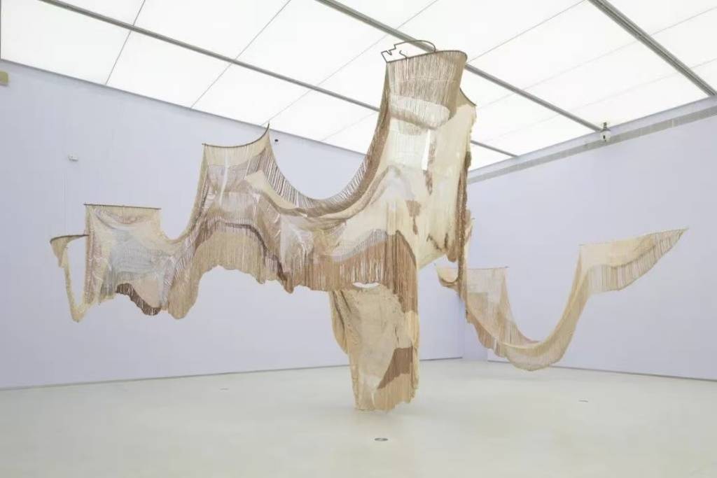 上海雙年展落幕前迎來觀展熱潮，女性藝術敘事令人矚目