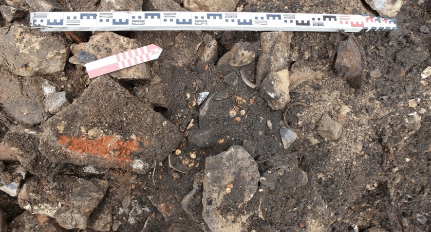 原創(chuàng)房屋裝修期間發(fā)現(xiàn)409枚金幣，總價(jià)值340萬(wàn)元