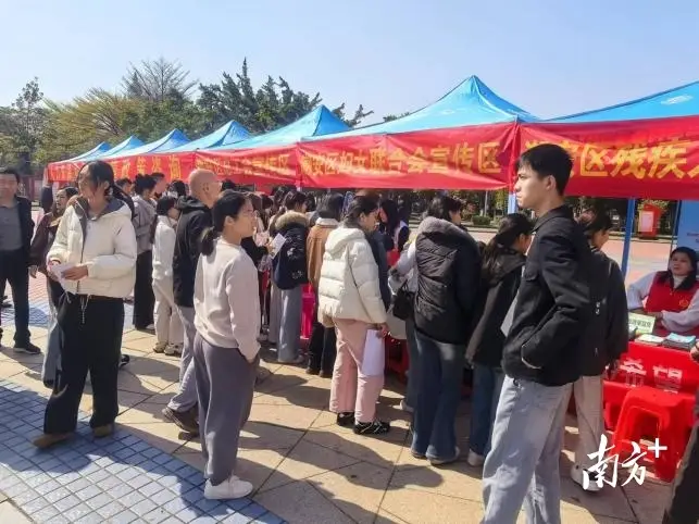 節(jié)后用工求職熱，潮安專(zhuān)場(chǎng)招聘會(huì)近500人達(dá)成就業(yè)意向