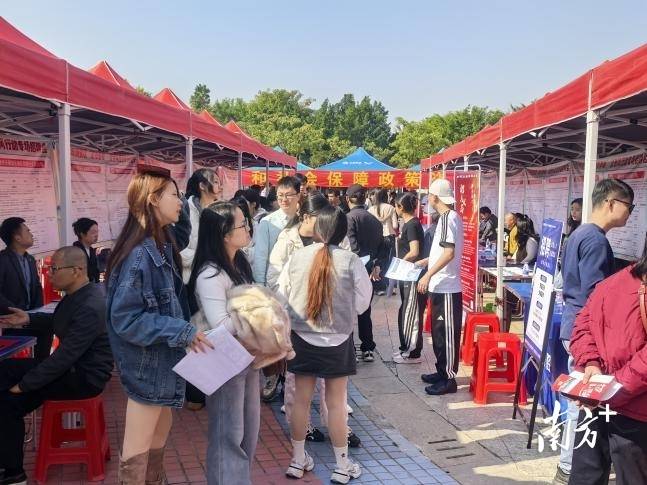 節(jié)后用工求職熱，潮安專(zhuān)場(chǎng)招聘會(huì)近500人達(dá)成就業(yè)意向