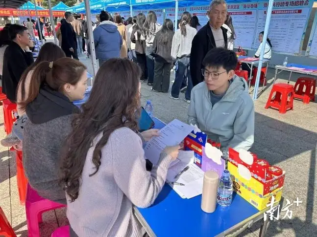 節(jié)后用工求職熱，潮安專(zhuān)場(chǎng)招聘會(huì)近500人達(dá)成就業(yè)意向