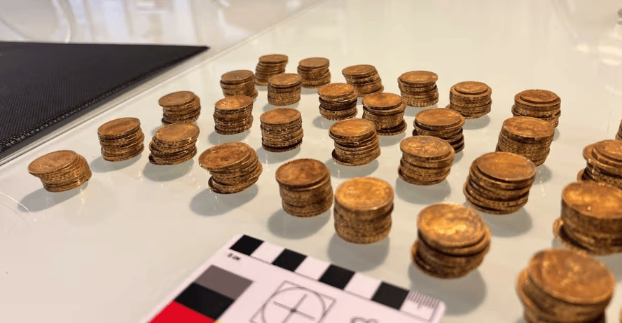 原創(chuàng)房屋裝修期間發(fā)現(xiàn)409枚金幣，總價(jià)值340萬(wàn)元