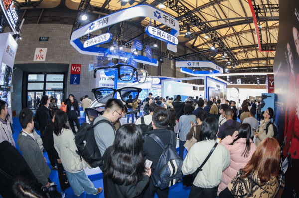 千問AI眼鏡AWE發(fā)布，月底上新更多功能