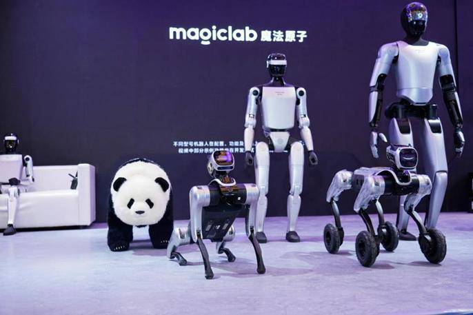 機器人、智能眼鏡、飛行器……AWE上來了新面孔