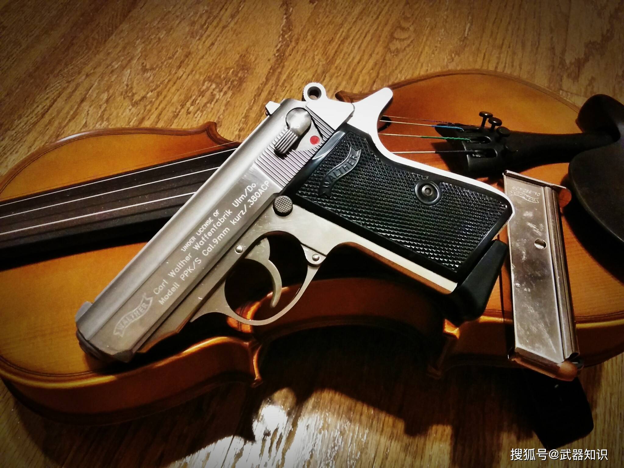 原創(chuàng)法律催生的混血經(jīng)典 瓦爾特PPKS 如何靠積分補丁重返美國