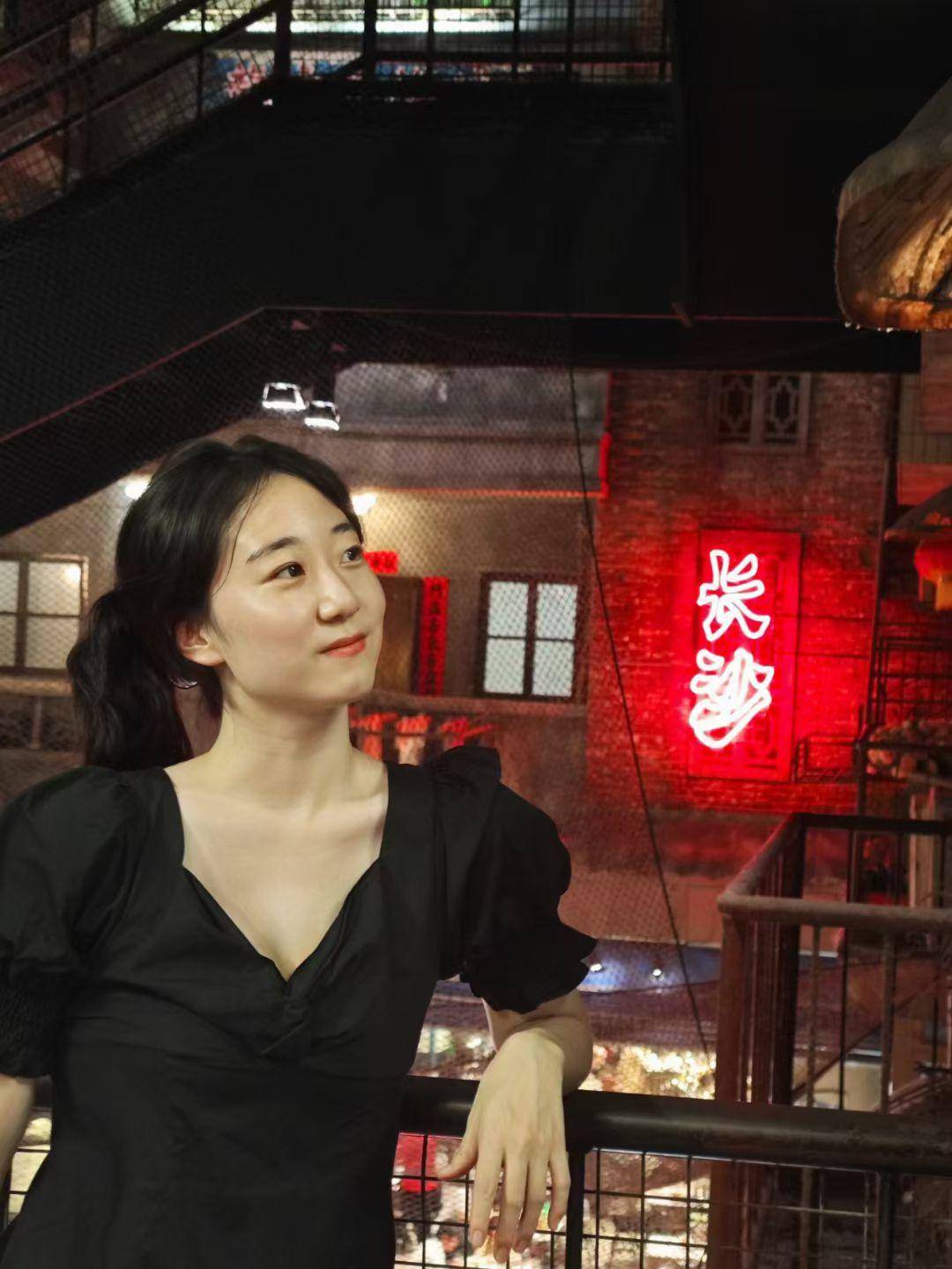 會(huì)計(jì)工作，性格隨和！大眼睛的濟(jì)南姑娘期待與你嘗遍各地美食